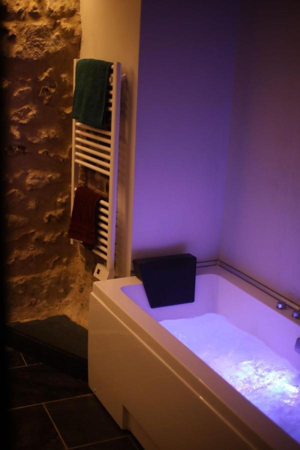 La Montrieuse, Chambre Individuelle Avec Sauna Et Baignoire Spa Naveil Exterior photo