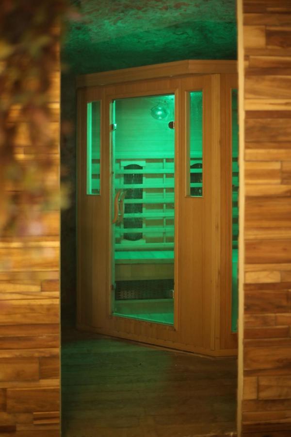La Montrieuse, Chambre Individuelle Avec Sauna Et Baignoire Spa Naveil Exterior photo